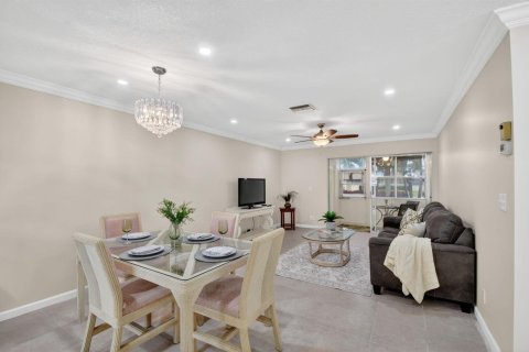 Condo in West Palm Beach, Florida, 2 bedrooms  № 2186586 - photo 2
