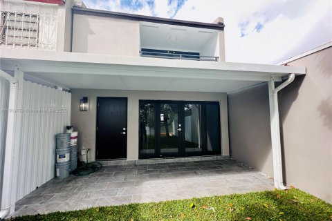 Townhouse in Hialeah, Florida 2 bedrooms, 116.13 sq.m. № 1969096 - photo 18