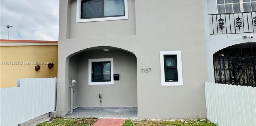 Townhouse in Hialeah, Florida 2 bedrooms, 116.13 sq.m. № 1969096