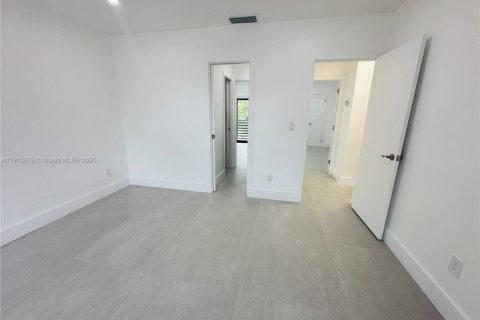 Townhouse in Hialeah, Florida 2 bedrooms, 116.13 sq.m. № 1969096 - photo 25