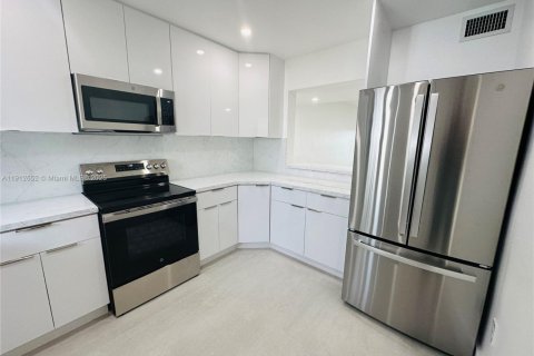 Townhouse in Hialeah, Florida 2 bedrooms, 116.13 sq.m. № 1969096 - photo 6