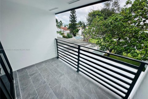 Townhouse in Hialeah, Florida 2 bedrooms, 116.13 sq.m. № 1969096 - photo 20