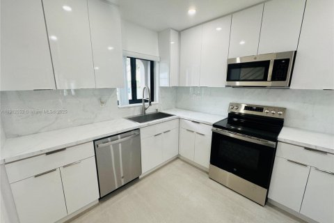 Townhouse in Hialeah, Florida 2 bedrooms, 116.13 sq.m. № 1969096 - photo 7