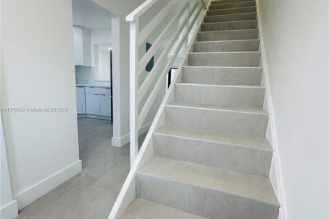 Townhouse in Hialeah, Florida 2 bedrooms, 116.13 sq.m. № 1969096 - photo 5