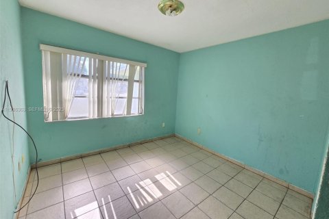 Casa en venta en Miami, Florida, 3 dormitorios, 93.74 m2 № 1994357 - foto 10