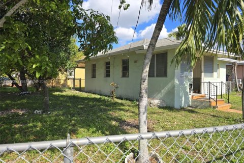Casa en venta en Miami, Florida, 3 dormitorios, 93.74 m2 № 1994357 - foto 2