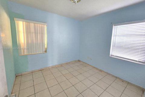 Casa en venta en Miami, Florida, 3 dormitorios, 93.74 m2 № 1994357 - foto 12