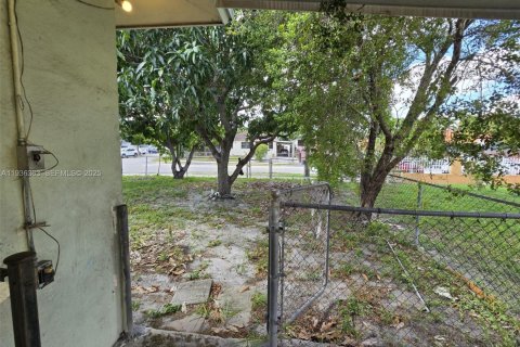 Casa en venta en Miami, Florida, 3 dormitorios, 93.74 m2 № 1994357 - foto 14