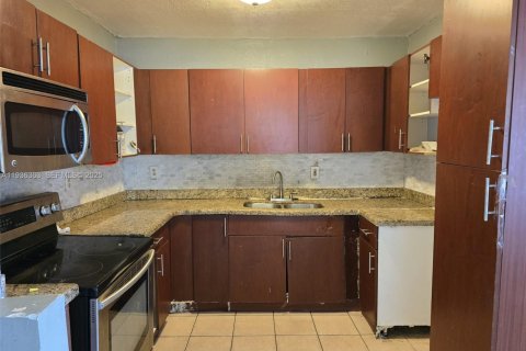 Casa en venta en Miami, Florida, 3 dormitorios, 93.74 m2 № 1994357 - foto 6