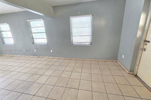 Casa en venta en Miami, Florida, 3 dormitorios, 93.74 m2 № 1994357 - foto 8