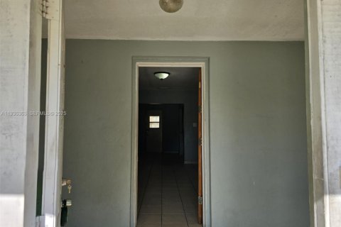 Casa en venta en Miami, Florida, 3 dormitorios, 93.74 m2 № 1994357 - foto 4