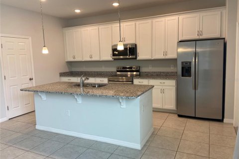 Townhouse in Wesley Chapel, Florida 3 bedrooms, 170.38 sq.m. № 2216544 - photo 6