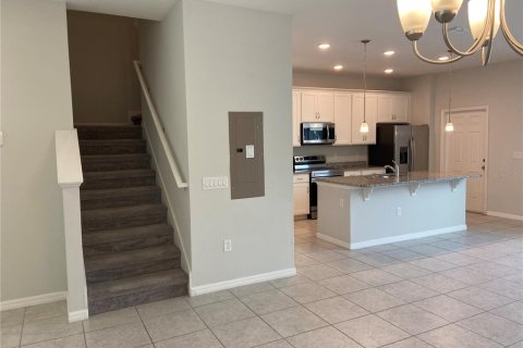 Townhouse in Wesley Chapel, Florida 3 bedrooms, 170.38 sq.m. № 2216544 - photo 4