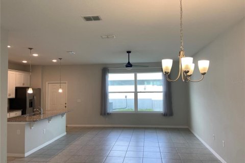 Townhouse in Wesley Chapel, Florida 3 bedrooms, 170.38 sq.m. № 2216544 - photo 11