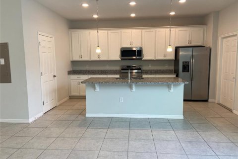 Townhouse in Wesley Chapel, Florida 3 bedrooms, 170.38 sq.m. № 2216544 - photo 5