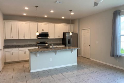 Townhouse in Wesley Chapel, Florida 3 bedrooms, 170.38 sq.m. № 2216544 - photo 12