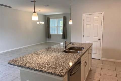 Townhouse in Wesley Chapel, Florida 3 bedrooms, 170.38 sq.m. № 2216544 - photo 13