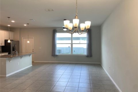 Townhouse in Wesley Chapel, Florida 3 bedrooms, 170.38 sq.m. № 2216544 - photo 3