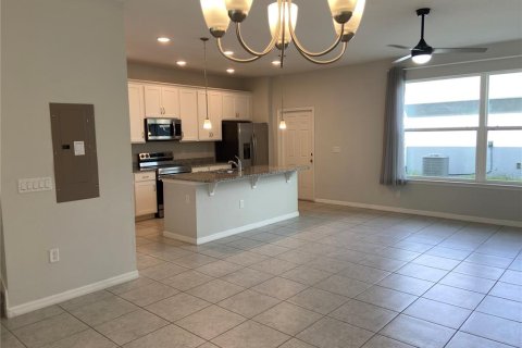 Townhouse in Wesley Chapel, Florida 3 bedrooms, 170.38 sq.m. № 2216544 - photo 2