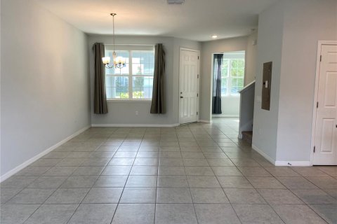 Townhouse in Wesley Chapel, Florida 3 bedrooms, 170.38 sq.m. № 2216544 - photo 9