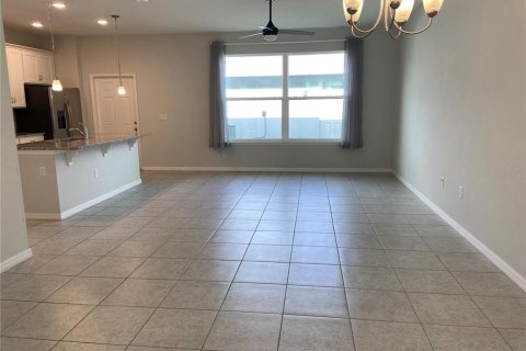 Townhouse in Wesley Chapel, Florida 3 bedrooms, 170.38 sq.m. № 2216544 - photo 10