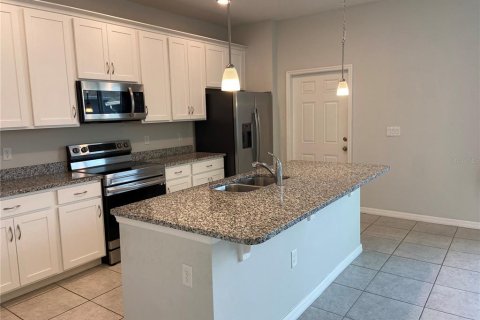 Townhouse in Wesley Chapel, Florida 3 bedrooms, 170.38 sq.m. № 2216544 - photo 8