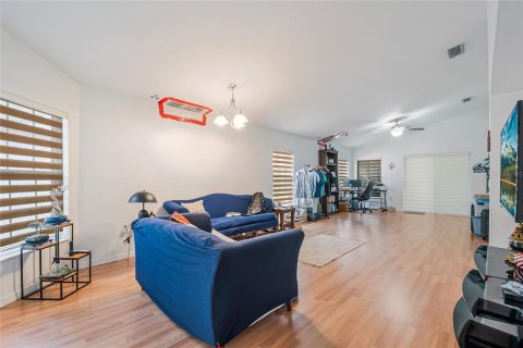 House in Kissimmee, Florida 2 bedrooms, 129.32 sq.m. № 2093820 - photo 7