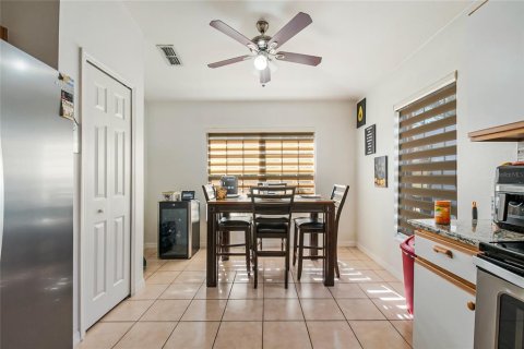 House in Kissimmee, Florida 2 bedrooms, 129.32 sq.m. № 2093820 - photo 18