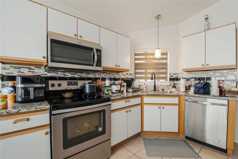 House in Kissimmee, Florida 2 bedrooms, 129.32 sq.m. № 2093820 - photo 15