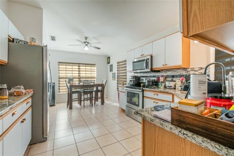 House in Kissimmee, Florida 2 bedrooms, 129.32 sq.m. № 2093820 - photo 14