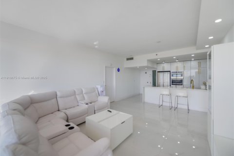 Condo in North Bay Village, Florida, 2 bedrooms  № 1973938 - photo 6