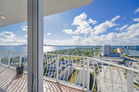 Condo in North Bay Village, Florida, 2 bedrooms  № 1973938 - photo 26