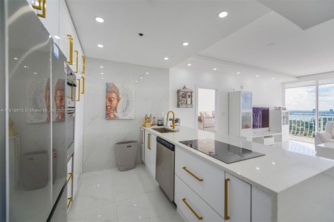 Condo in North Bay Village, Florida, 2 bedrooms  № 1973938 - photo 8