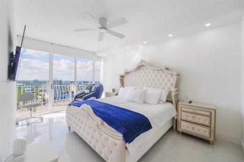 Condo in North Bay Village, Florida, 2 bedrooms  № 1973938 - photo 18