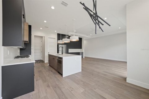 Townhouse in Winter Park, Florida 3 bedrooms, 191.66 sq.m. № 1063945 - photo 13