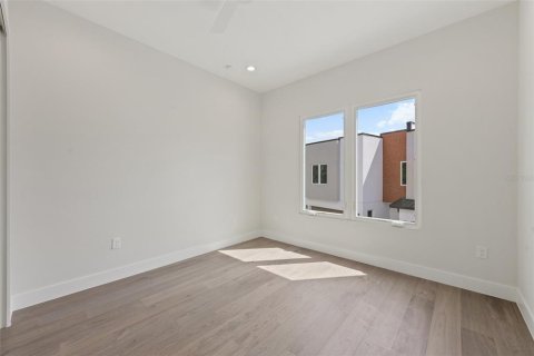Townhouse in Winter Park, Florida 3 bedrooms, 191.66 sq.m. № 1063945 - photo 24