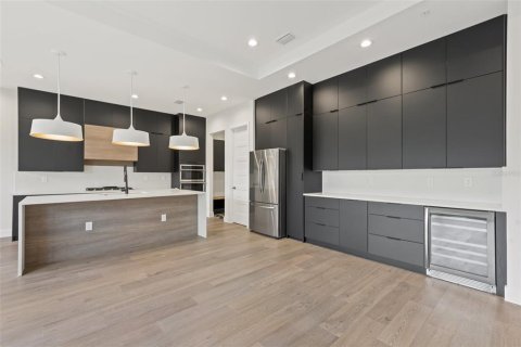 Townhouse in Winter Park, Florida 3 bedrooms, 191.66 sq.m. № 1063945 - photo 2