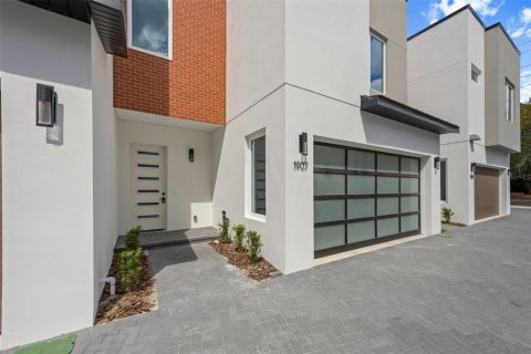 Townhouse in Winter Park, Florida 3 bedrooms, 191.66 sq.m. № 1063945 - photo 1