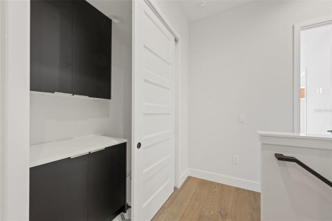 Townhouse in Winter Park, Florida 3 bedrooms, 191.66 sq.m. № 1063945 - photo 16
