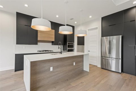 Townhouse in Winter Park, Florida 3 bedrooms, 191.66 sq.m. № 1063945 - photo 5