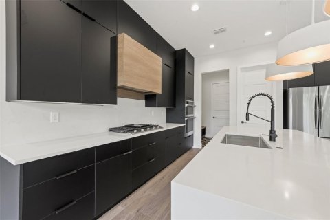Townhouse in Winter Park, Florida 3 bedrooms, 191.66 sq.m. № 1063945 - photo 11