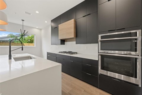 Townhouse in Winter Park, Florida 3 bedrooms, 191.66 sq.m. № 1063945 - photo 9