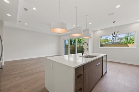 Townhouse in Winter Park, Florida 3 bedrooms, 191.66 sq.m. № 1063945 - photo 10