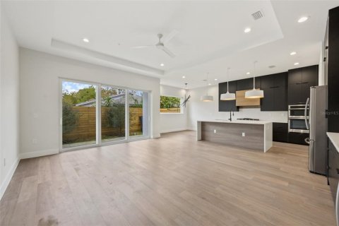 Townhouse in Winter Park, Florida 3 bedrooms, 191.66 sq.m. № 1063945 - photo 29