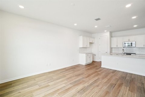Townhouse in San Antonio, Florida 3 bedrooms, 166.11 sq.m. № 1844316 - photo 14