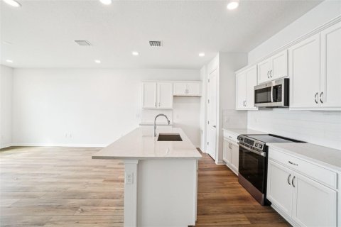Townhouse in San Antonio, Florida 3 bedrooms, 166.11 sq.m. № 1844316 - photo 7