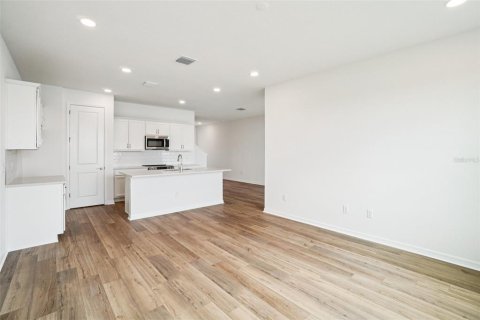 Townhouse in San Antonio, Florida 3 bedrooms, 166.11 sq.m. № 1844316 - photo 5