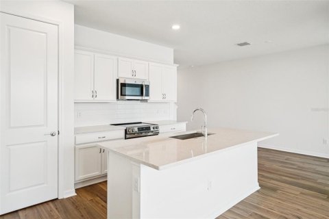 Townhouse in San Antonio, Florida 3 bedrooms, 166.11 sq.m. № 1844316 - photo 4