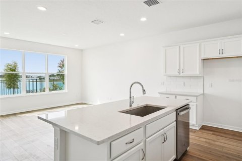 Townhouse in San Antonio, Florida 3 bedrooms, 166.11 sq.m. № 1844316 - photo 10