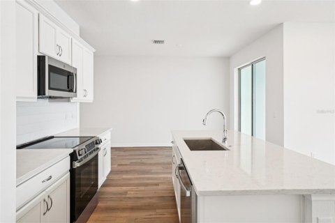 Townhouse in San Antonio, Florida 3 bedrooms, 166.11 sq.m. № 1844316 - photo 11